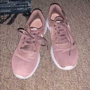 Nike Tanjun tennis shoes